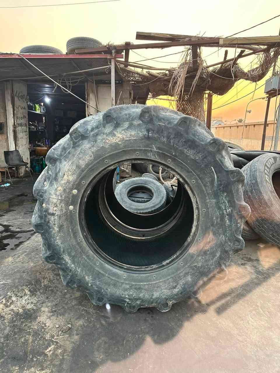 السلام عليكم
زوج تايرات حجم600/65R28 نضيفات نص عمر السعر 550 المكان بابل مشروع المسيب  للستفسار ***********
