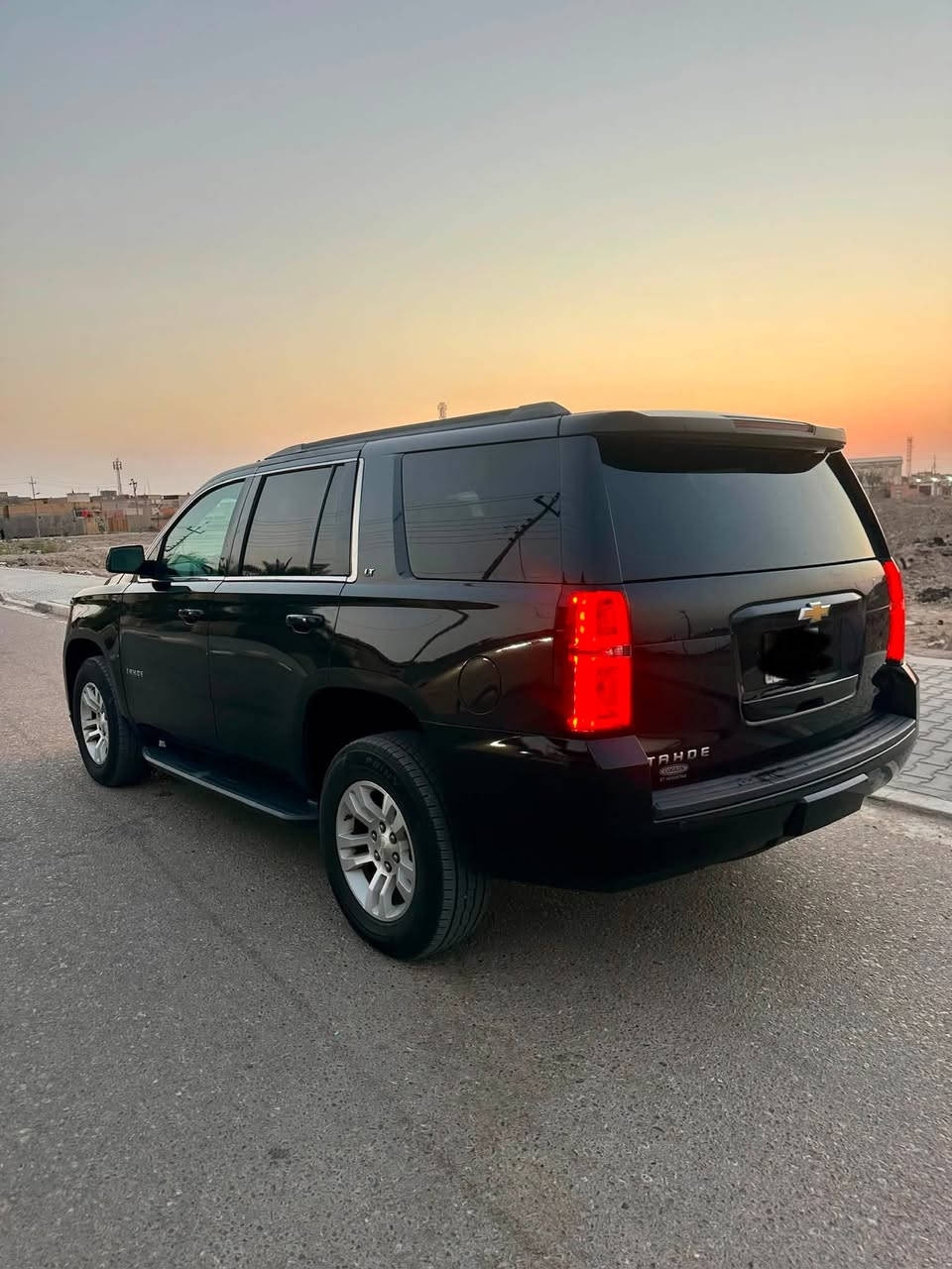 السلام عليكم
للبيع تاهو بدون رقم حاويه 
بدون رقم 
موديل 2018 اصل 
السعر 175 $ وبيه مجال بسيط
وارد امريكي حادثه بيبان 2 فقط ومبدلات اصليات تفصيخ 
مكان السياره البصره
مواصفات LT 
باب كهربائي 
قاصه 
بصمه تشغيل. 
تشغيل عن بعد 
هوايه بيه مواصفات 
السياره كلش جديده وجاهزه من كلشي 

‭***********‬
