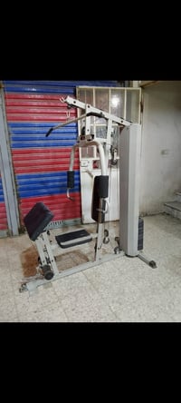 هذا الجهاز مولتي جم بي تقريبا كل التمارين يستهدف كل عضلات الجسم للبيع ...