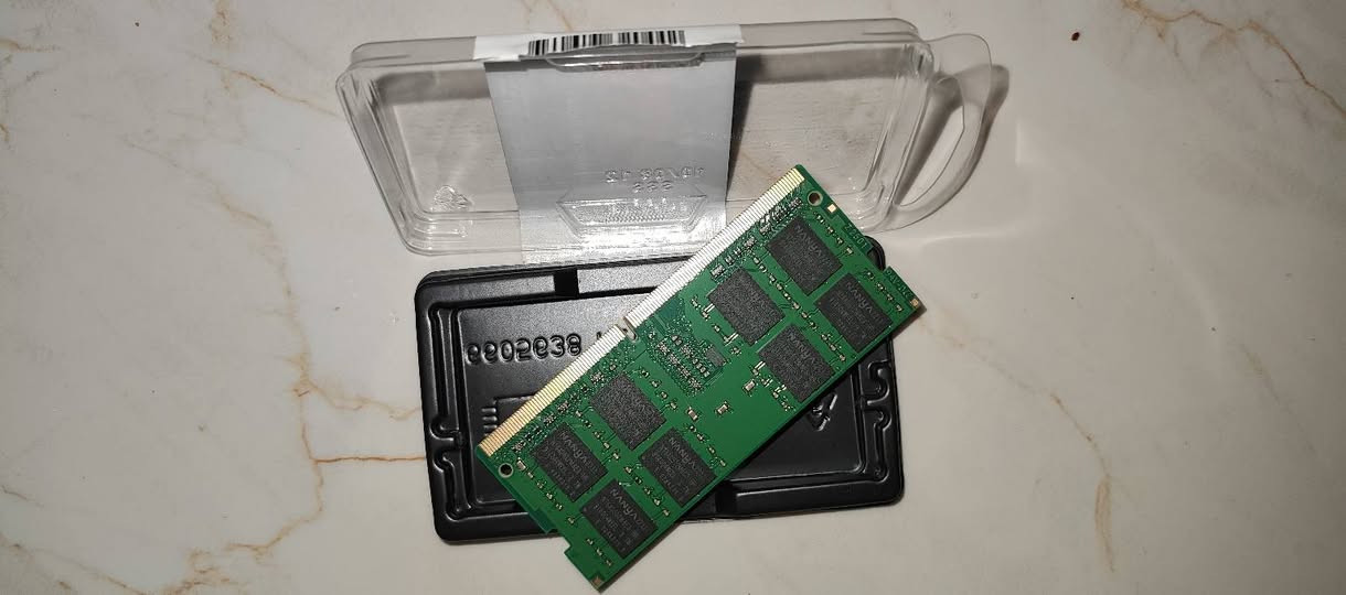 رام لابتوب DDR4 تردد 2666 قطعه وحده مامستخدم اشتريت لابتوب وبدلت الرامات سعة اعلى..بصره مركز محافظه لايوجد توصيل *********** السعر 60 وبي مجال
