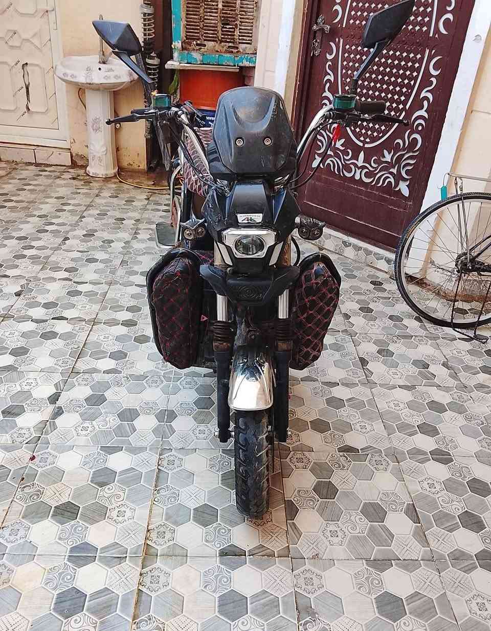 ماطور شحن حجم كبير هارلي يحتاجلة بطاريات ويدة سعر ٣٠٠ قفل *********** القادسية قرب محطة جمعة عناد
