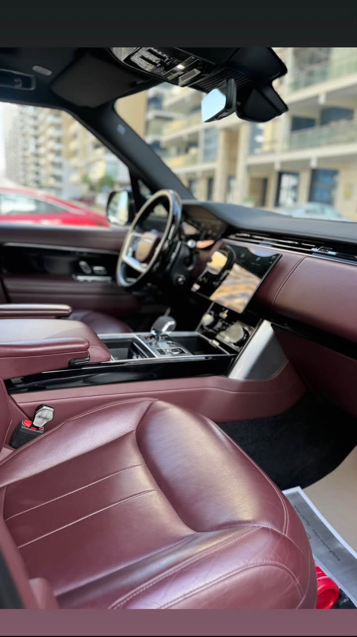 للبيع او المراوس رانج روفر 2025 hse P400 
محرك V6 وكاله سردار خاصعه للضمان شركه 
فول مواصفات كفاله عامه ماشيه 19km ....🍂

مواصفات 1/1 
بانوراما 
بصمه 
جكات 
بيبان شفط 
عدد شاشات 3
عدد كامرات 5 
جنطه كهرباء 
دوس كهرباء 
كراسي جلد 
كراسي كهرباء
تدفئه تبريد 
خزن ميموري 
الى اخر معروفه 
------------------------------------------
موقع سياره بغداد الشراي يتصل او واتساب 
الهاتف : ***********

