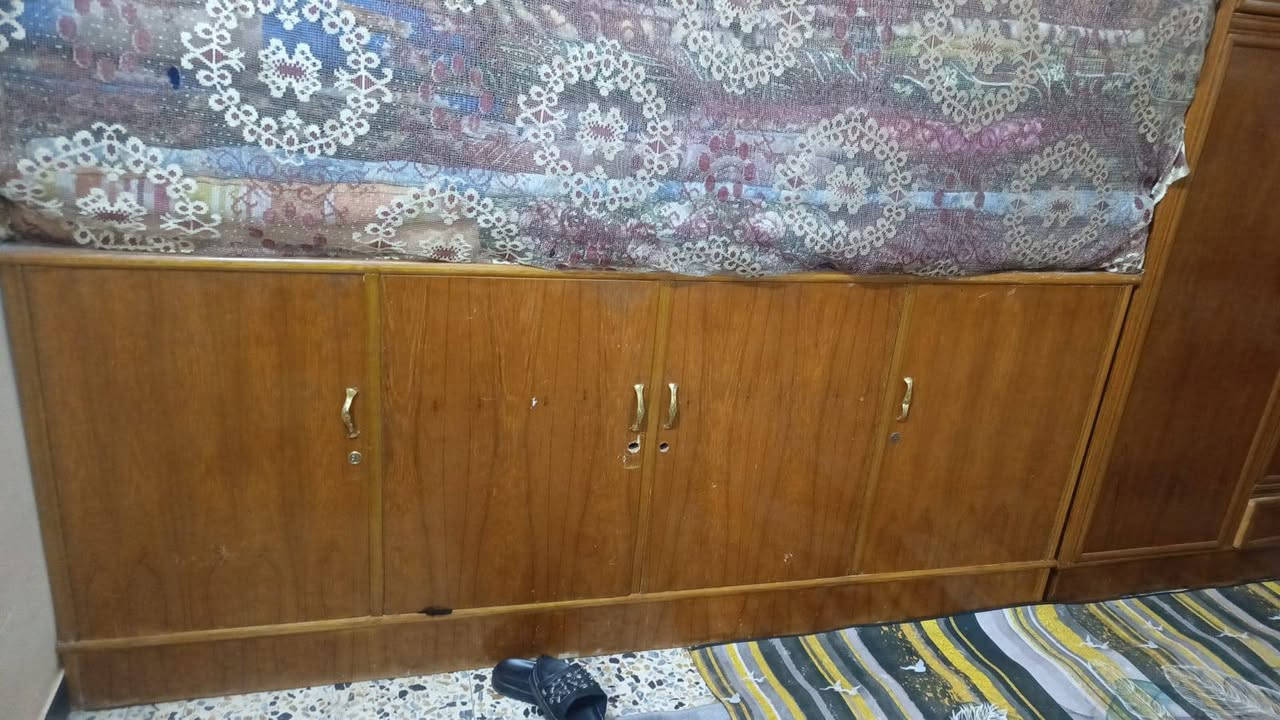 بكنتور وبوفيا نضيفات للبيع تجي وشوف امام عينك للتواصل خاص ***********  سعر كنتور 250 البوفيا 250 ولشراي بيهم خير ويدللون
