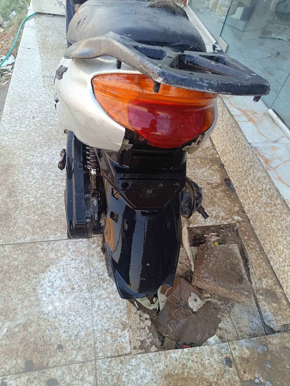 دراجه اكزز نضيفه مكينة ناعمة شلعه سريعه كهربائيات شغاله قفل سكان قفل جنطة ب 250 وبيها رقمي  *********** مكاني بلفضليه
