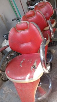 اغراض حلاقه مستعمله للبيع تنومه حي جامعه.. 07712602266