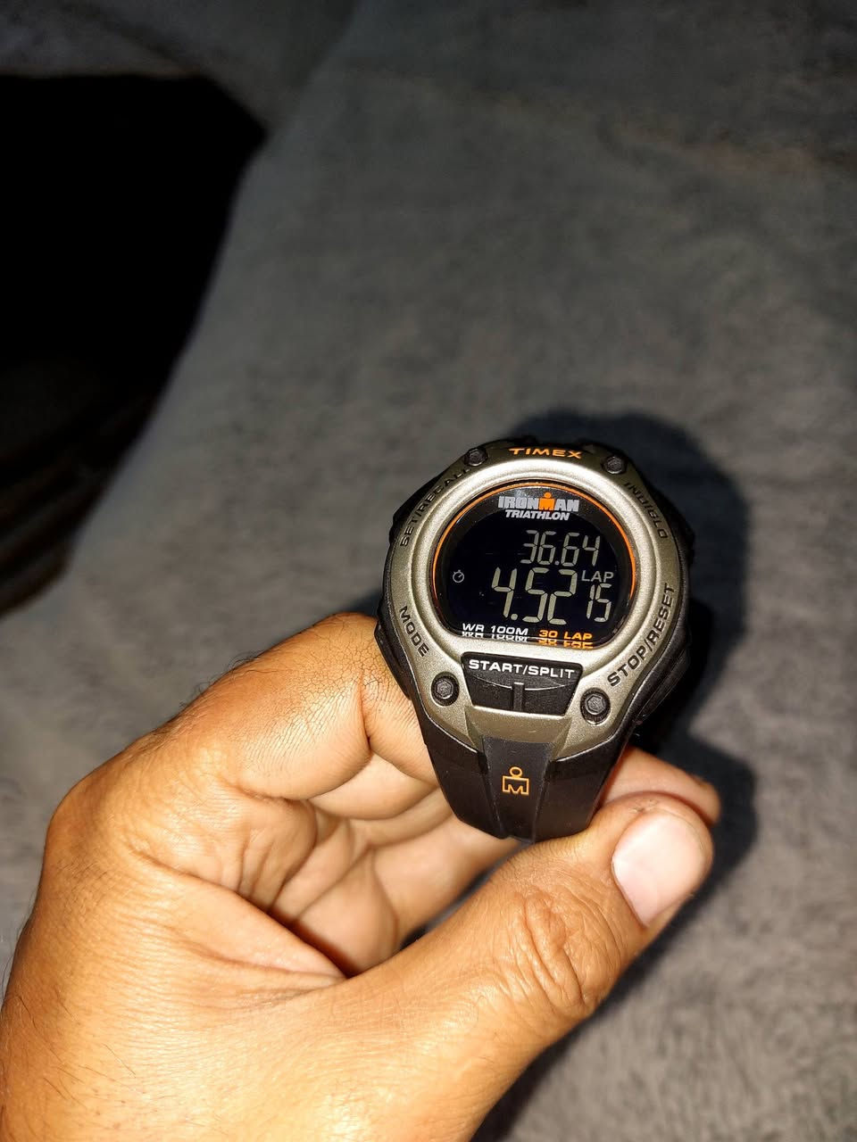 ساعة تايمكس ( Timex Ironman) نظيفه جدا جدا .. من اشهر تقنيات الاضاءة الليلية
خلفية الشاشة داكنة والأرقام تظهر بلون فاتح.

*********** واتساب

نص مكتوب في الصور:
- ١١:٠٣:٠٨ ٢٠٢٦/٠٩/٣٠ م 81