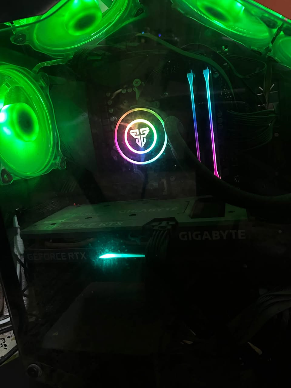 ً
السلام عليكم شباب 
حاسبه للبيع مواصفاته حلوه ولطيفه 
Amd ryzen 5 5600x 6_core processor
كارت الشاشه RTX 3060 Ti nvidia 
رامات 16 
المبرد مائي
وياها شاشه حجم 27 شركة sumer 
180 هرتز  
الحاسبه تخبل من كل النواحي رايده بمليون و150 الف 
مكاني بغداد السيديه وهذا رقمي ***********

نص مكتوب في الصور:
- About Your PC is monitored and protected. See details in Windows Security Installed RAM 16.0 GB Speed: 3200 MHz Processor AMD Ryzen 5 5600X 6-Core Processor 3.70 GHz Graphics Card 8 GB NVIDIA GeForce RTX 3060 Ti Storage 699 GB 142 GB of 699 GB used DESKTOP-1CD22L2 B550M AORUS PRO-P Rename this PC Copy Device Specifications Device Name DESKTOP-1CD22L2 Processor AMD Ryzen 5 5600X 6-Core Processor 3.70 GHz Installed RAM 16.0 GB Graphics Card NVIDIA GeForce RTX 3060 Ti (8 GB) Storage 233 GB SSD Lexar 250GB SSD, 466 GB WDC WD5000AVVS-63H0B1 Device ID 30934AD0-9E4D-4F61-8572-05E8F89A821B Product ID 00330-80000-00000-AA796 System Type 64-bit operating system, x64-based processor Pen and touch No pen or touch input is available for this display Frequently asked questions How does having 16 GB or more of RAM impact my PC's performance? Can I run modern applications smoothly with this RAM capacity? Is my GPU sufficient for high end gaming and video experience? How can having a dedicated GPU enhance my experience and productivity? Am I running the latest version of the Windows OS? What is the latest Windows version?