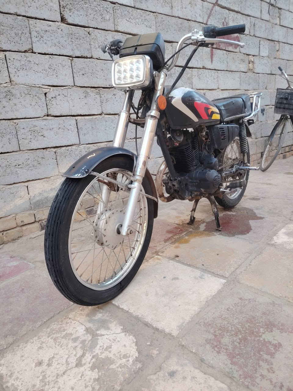 كلك لبيع هندر واحد ترايك لسعوديه ماال روحه وجيه ب(250)وبيه مجال ***********
