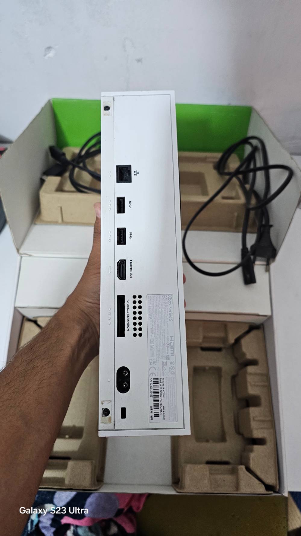جهاز اكس بوكس سريس اس مفتوح تنظيف وياه يده مالته بيه بس درفت سعره 475 وبي مجال بسيط طبعن بي حسابات مشتركه فيفا 27 وباقي العاب 