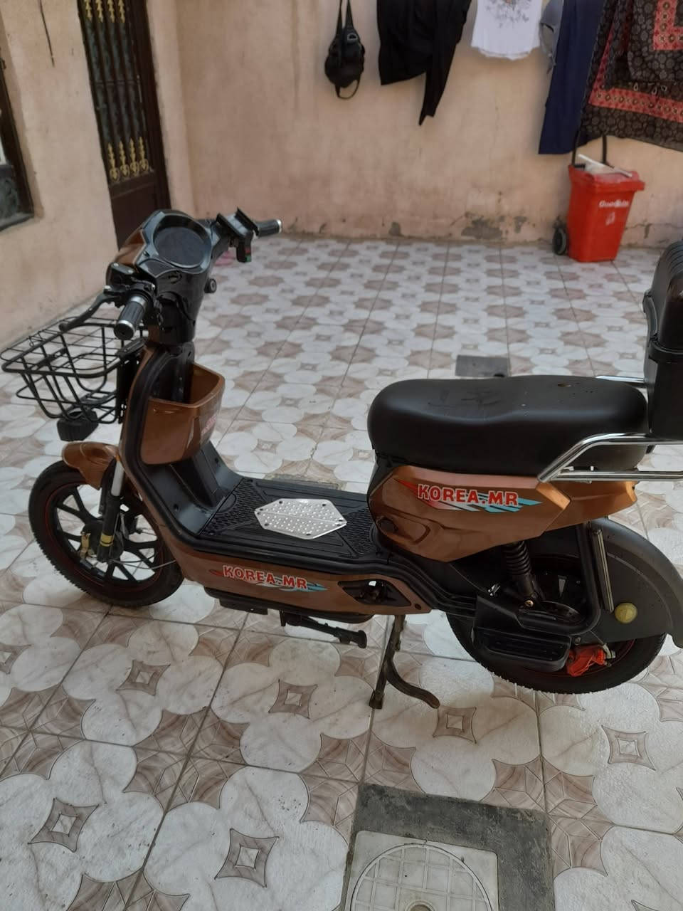 دراجه شحن جديده للبيع السعر 600ألف دينار عراقي وللشراي يدلل علينه يجي وحنه بخدمته العنوان نجف كوفه ناحيه الحريه الأستفسار أكثر الأتصال على الرقم ***********
