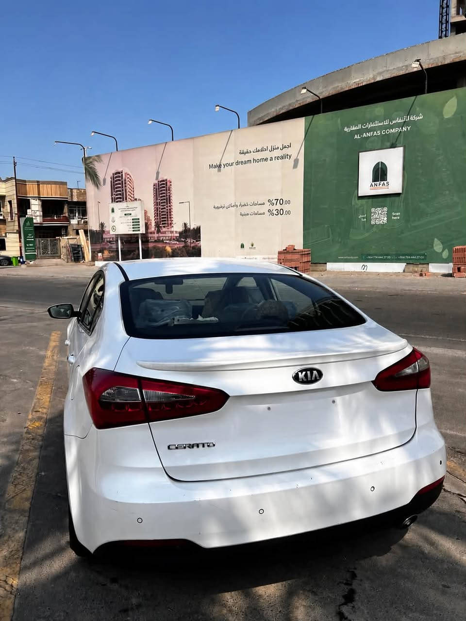 للبيع كيا سيراتو 14 خليجي لون ابيض رقم بغداد بأسمي  محرك 1600 دوش ويل كب 16 تبريد قطعتين اشارة بالمري السيارة مكفولة بدون صبغ بيها كم قطع بارد  السيارة كلش نظيفة وناعمة محتاج واريد ابيعها 
السعر :118 وبيها مجال 
 مكاني بغداد الغزالية 
***********
