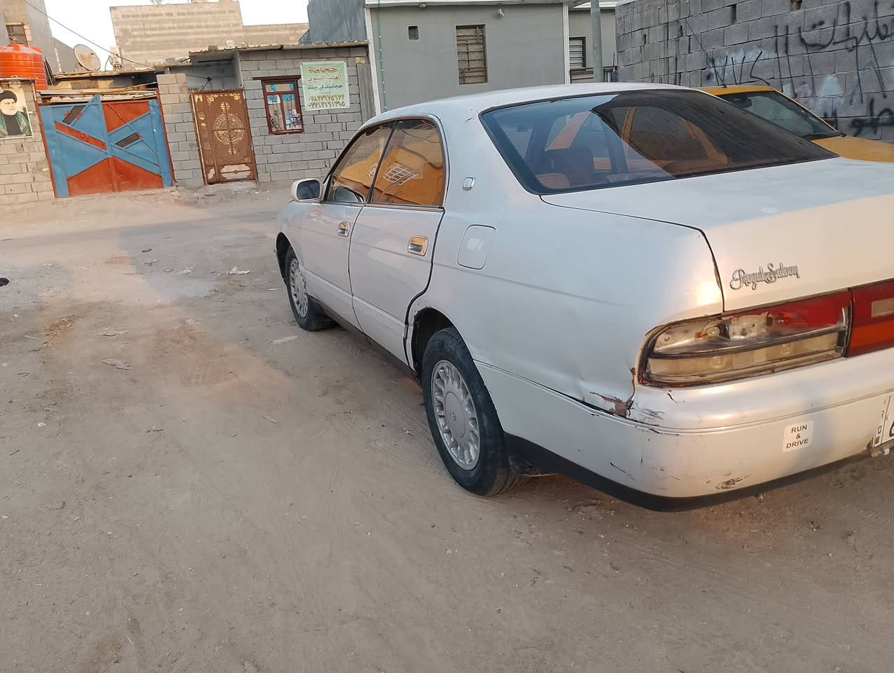 سياره بطه متصل للبيع محرك 3000 كير جديد سنويه 27 مكفوله من الكصه بس بيها ضربه سعر 40ورقه وبيهة مجال مكان لبصره رقم الهاتف ***********
