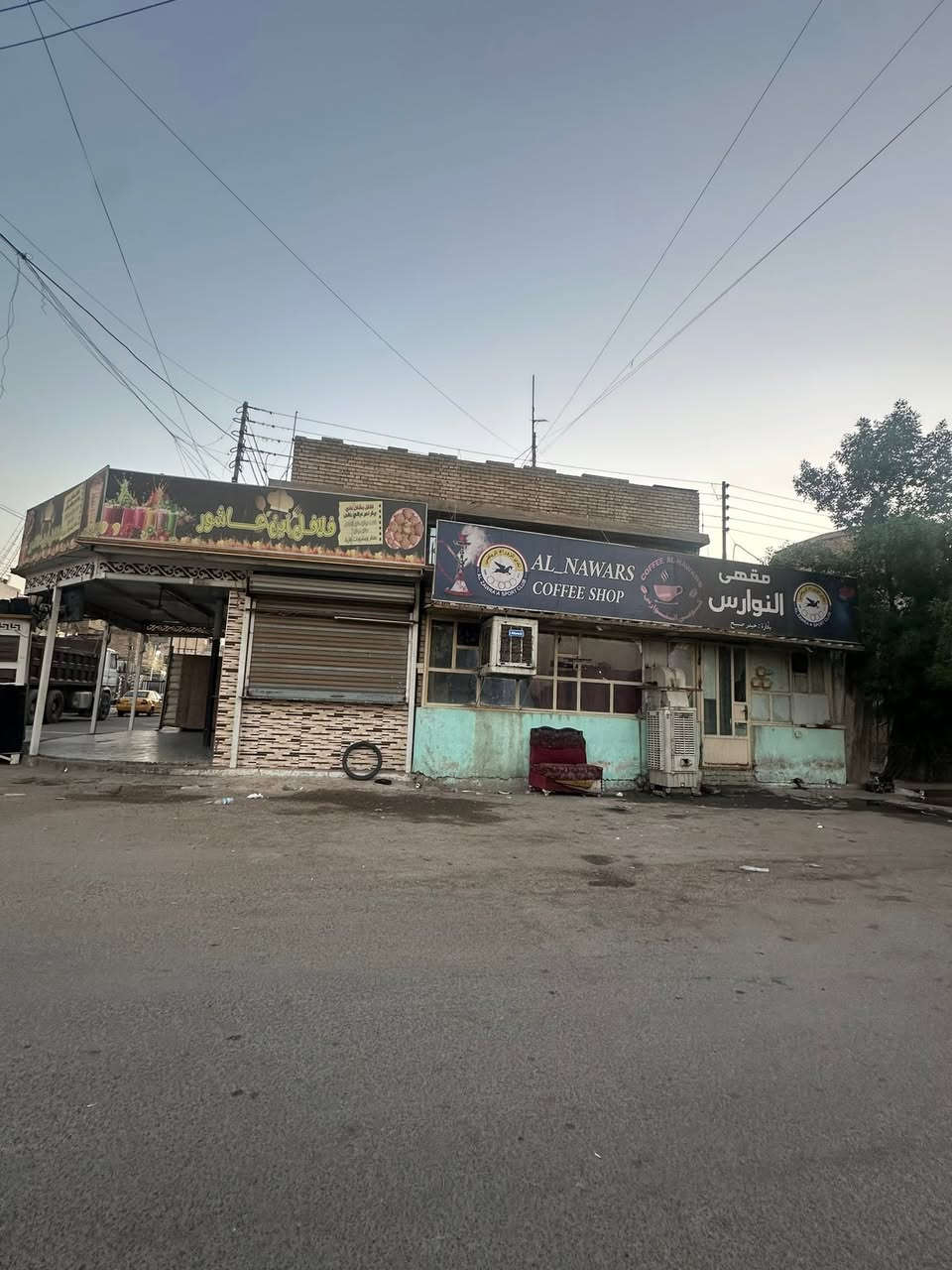 بناية للبيع طابقين
الطابق الاول يحتوي 
على غرفة وصالة ومطبخ وصحيات 
ومنور زاد ثلاث محلات 
الطابق الثاني يحتوي 
على ثلاث شقق
موقع تجاري ركن على ثلاث شوارع
العبيد ملك صرف قريب على بيت
المحافظ  مقابل المنتزه
مساحة 187 متر
السعر.وا اي استفسار 
***********
