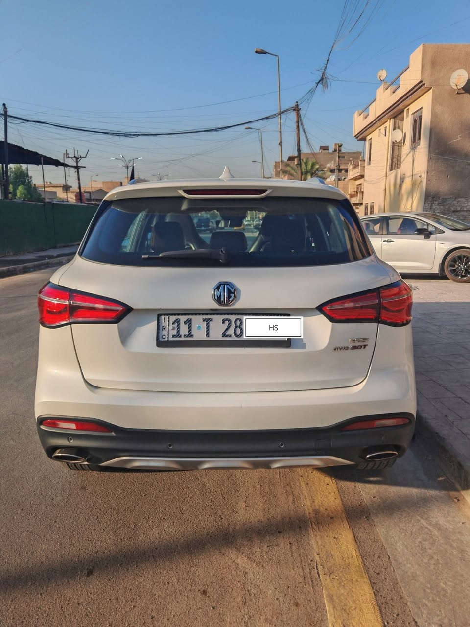 للبيع سيارة ام اجي HS MG 2020 تروفي
#للبيع MG Hs 3.0T فول 1/1
‎‏‎‏‎موديل : 2020 
فئة تروفي اعلى فئة بال hs

‎ المحرك : 2.0  توربو (بنزين)
مع امكانية تفعيل الدفع الرباعي.
سيارة فخمة جدا!

‎‏‎اللون: ابيض 
العداد 60 الف كم 
خليجي من العراق الشركة الرسمية.

بيها بارد بسيط جدا بين باب السائق والخلفي حتى بالصور ممبين وضربات حصو صغير بالجامه الامامية معالجها (بالصور موضحهن) اثر من تطلع على السريع والطرق يطفر عليك.

والباقي شخوط وطخات بالدعاميه وغيرها الي اعتيادي لاي سيارة لأكثر من كم سنة بالشارع. الداخل نظيف جدا.
 
مكان السيارة: بغداد الغدير قرب ساحة ميسلون.

 ‎ السيارة مرقمة بغداد سنوية مجدده لخمس سنوات هاي السنة والرقم جديد ايضا

جميع الصيانة الدورية معمولة لها:
- تبديل دهن محرك وفلاتر محرك والشوته والتبريد كل 4500 كم بافضل الانواع من موتل اكس كلين بلس
- تنظيف ال10 الف وال20 وال30 الكامله مع فلاش دهن محرك بين كل تبديله وتبديله.
- 40 الف تبديل زيت الكير مع الفلتر.
- 50 الف تنظيف محرك والخزان تنظيفه ال bg الكامل 4 علب. 
- اطارات حديثة قبل سنه مبدل صيني اصلي معروف.
- تبديل وتنظيف سائل الفريزر مبرد السيارة بالشركه.
- تبديل بطارية AGM تركي Mutlu اصلي وكالة 70 امبير قبل كم شهر اطول اكثر من 3.5 الى 4 سنين يله يحتاج تبدله.
- يعني مصاريف الصيانه الدوريه الى حد ال 60 الف كم المكلفه كلها كامله ميحتاج تحير بيها.

المواصفات:
داخل جلد احمر 
محرك 2.0 تيربو
ناقل سرعة دبل كلتش 7 سرعات
قوة المحرك 231 حصان
عزم الدوران 360 نيوتن/متر
‏نضام AWD فور ويل
جنط 18 المنيوم
اطارات جديده
مصابيح نهارية LED
اضاءة ترحيبية
هاند بريك الكتروني ( بصمة هاند بريك)
مكابح انتظار الكترونية AutoHold
‏A.B.S
نظام الثبات الالكتروني ESP
نظام توزيع قوة الكبح EPD
نظام مكابح المنعطفات CBC
نظام مراقبة ضغط الهواء في الاطارات
نظام مساعد صعود التلال HAC
نظام مساعد نزول التلال HDC
نظام مكابح من كونتينتال
حساس خلفي
نظام ايقاف المحرك عند الانتظار Stop&Go
مرايا كهربائية مع تدفئة
اشارات في المرايا الجانبية
مرايا قابلة للطي كهربائيا
مقود جلد
فتحة تكيييف خلفي
نوافذ كهربائية مع فتح واغلاف اوتوماتيكي
مثبت سرعة
بصمة
مقود قابل للتعديل
شاشة 10.1 انج
نظام ملاحة (نافيجيشن)
ثلاجة
بلوتوث
مداخل USB  مع شاحن
‏Android Auto
‏Apple Car Play
تحكم بالمقود
عادم مزدوج ( دبل اكزوزت)
ارضيات MG
كروم حول النوافذ
شبكة كروم
مرآة داخلية تعتيم
فلتر لتنقية الهواء و فلتر للغبار
مقابض كروم
حساس مطر
اغلاق النوافذ تلقائيا عند قفل السيارة
مصابيح امامية LED كريستال
مصابيح خلفية LED مع اضاءة تتابعية
اضاءة داخلية 44 لون
6 وسائد هوائية
نظام كشف النقطة العمياء
حساس لكشف السير الجانبي عند الرجوع للخلف بالسنتمترات يطلع المسافة
انذار فتح الابواب للاطفال
مقاعد امامية كهربائية
مقاعد رياضية فاخرة مطعمة بالكنتارا
ناقل سرعة في المقود (بادل شيفتر)
تكييف الكتروني ثنائي المنطقة
فتحة سقف بانوراما
حقيبة كهربائية شفط (دبة كهربائية)
شاشة عدادات 12.3 انش
4 أنظمة قيادة سبورت/قياسي/اقتصادي/مخصص
نظام قياد Super Sport للسرعة الفائقة

 
السعر 145 ورقة

الاتصال راسل الحساب او رقم الهاتف:
***********

نص مكتوب في الصور:
- HS