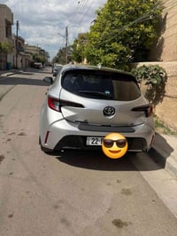 كورلا ٢٠٢٣ وارد كندي هاتشباك لون رصاصي حادثها اماميه والبنيد متبدل وصو...