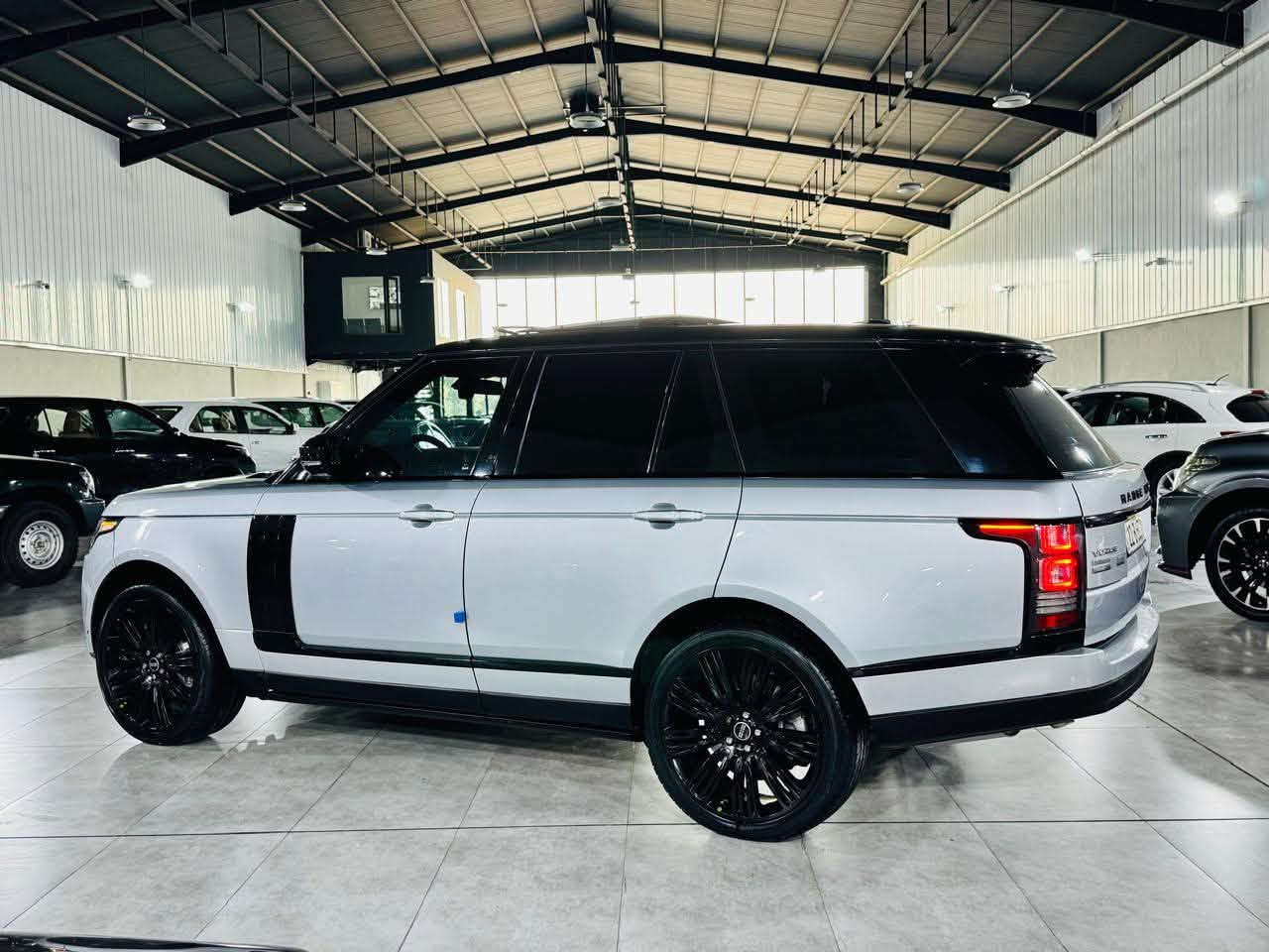 ﷽
‏                                 RANGE ROVER VOGUE 2013 
▫️رانج رؤڤه ر مؤديل 2013 ڤؤگ ئوتو بايوگرافي
🔹مواصفات خليجي وكالة شريكة سردار✅
🔹 فول مواصفات مواصفات بلاك زمان دولي

◻️محريك V8 5.0L تمانية سلندر سوپر جارج مرغوب
🔹گير و محريك بشرط فحص 
بدون صوت و بدون صرف بدون خلل
🔹ماشية  109 الف حقيقي

◻️ سيارة مكفولة كفالة عامة بدون صبوغ  
🔹سيارة جديد حيل حيلوة نضيفه 📦

◻️مواصفات فول اوتو بايوگرافي معروفة
🔹{ بصمة - پانوراما - داخل كريمي - رادار -  دوسات كهربا - خمس كاميرا - ثلاجة -  صندوق شفت - باب صحب - كشنات DVD - كشنات تتفيئة و تبريد - كشن مصاج - كشن و ستيرن خزن - ستيرن تتفيئة - بغاغ لايت - مراي شفت - تبريد مركزي - بعد }

◽️اربع تاير ويل جديد ويل بلاك
🔹دبل و جوبليسات كل بشرط
🔹سيارة شرط بدون اى نواقص گير و محرك و حدادي و كاهرباى كلة بشرط
🔹سنوي و رقم و هزة جديد سنوي بأسمي
🔹 نفسي يوم / تحويل و كاله حاظر
🔹 مكان_🌆 سليماني

◽️سعر_ 236🔐🔥🔥
◽️موبايل_ ***********
____________________________________
