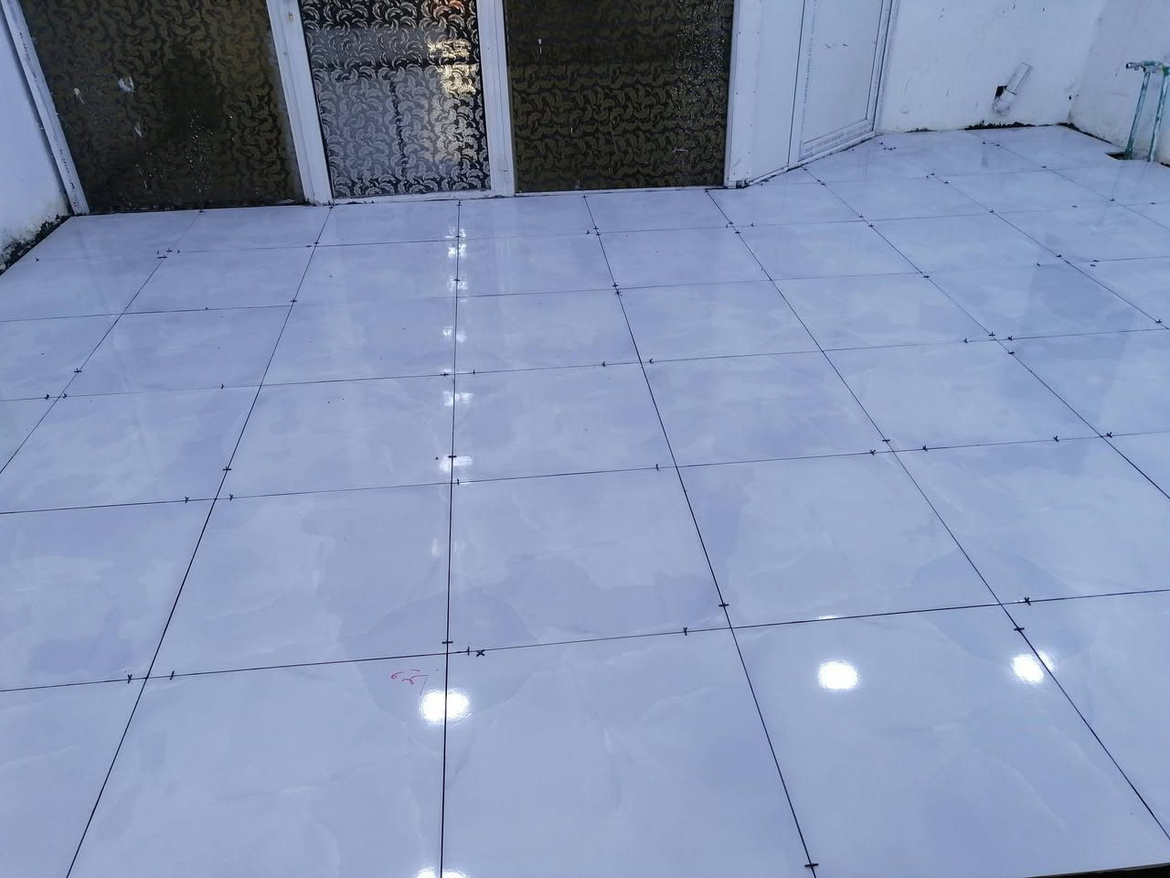 السلام عليكم خلفة سيراميك وبورسلين ارضي وجداري وبايات مكاني كربلاء فقط وهذا رقمي ***********
وهذا نموذج لشغلي بالارضي والجداري والازارة والبايات
