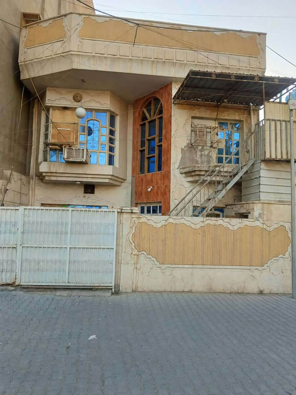 بيت للبيع المساحة 137م موقع ممتاز بغداد الجديدة تل محمد التفاصيل الاتصال ***********
