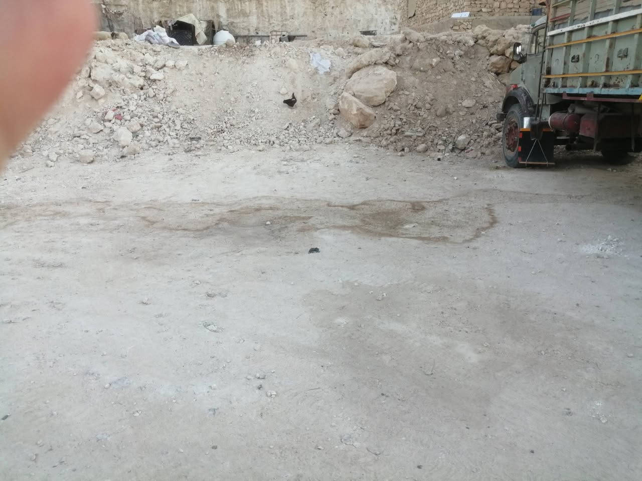 السلام عليكم
مكلف بالنشر
قطعة ارض للبيع
الموقع الحقلانيه وادي البوحيات على الشارع الرئيسي قرب بيت يوسف حرج مقابيل ابو الجام 
المساحه ٤٥٠ متر
للاستفسار الاتصال على الارقام
***********
***********
