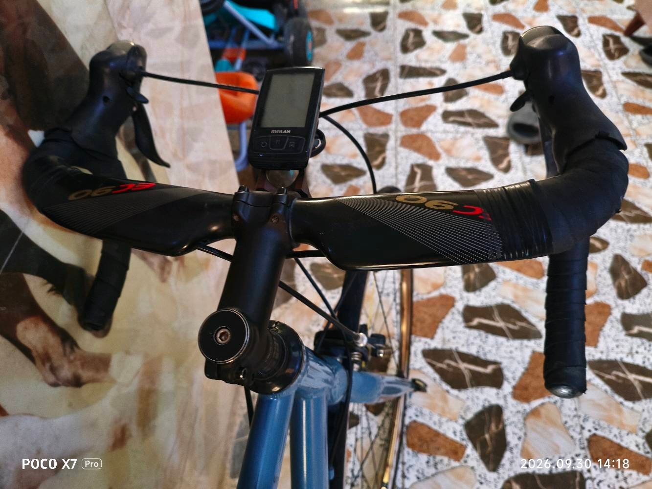 رود ماركه REID الغنيه عن التعريف
سستم SHIMANO TOURNY 
7/2 
حجم L قياس 54
ستيرن كاربون ماركه ec90
بطيخات كاربون طرب ماركه MAVIC
وياله ماركه كوزميك اصدار PRO

الدراجه وياها ملحقات هدايا
عداد / لايت / قاعده ومطاره/ قفل اصلي

السعر 340 الف وبي مجال للشراي 
للاستفسار خاص واتساب(***********)@الجميع