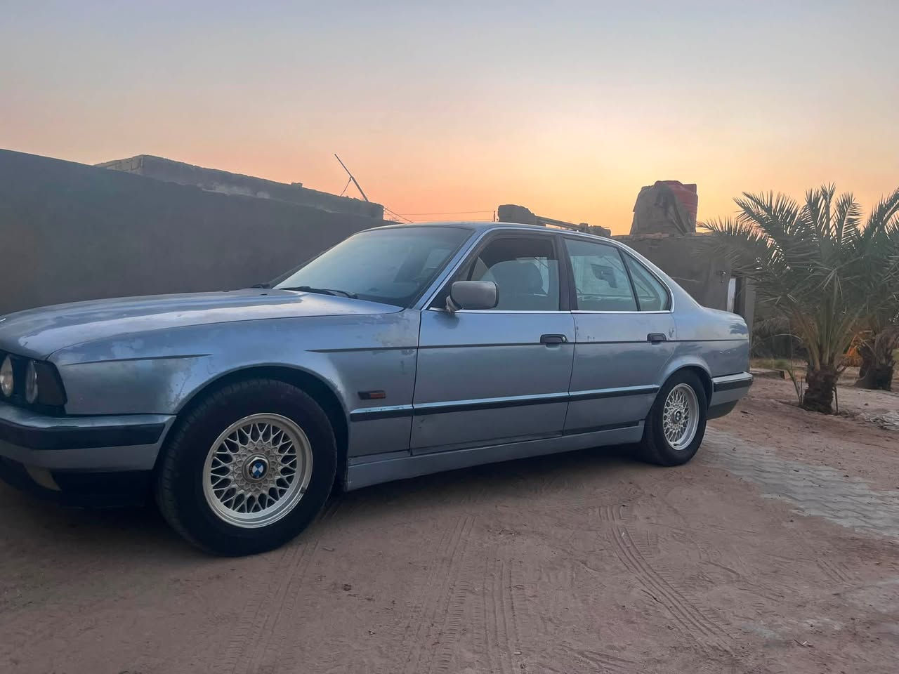 السلام عليكم BMW 525i السياره كفاله كير ومحرك واكسن سياره بلاديه كشتنات جلد كهرباء مداور ثاني يوم مكان السماوه ***********
