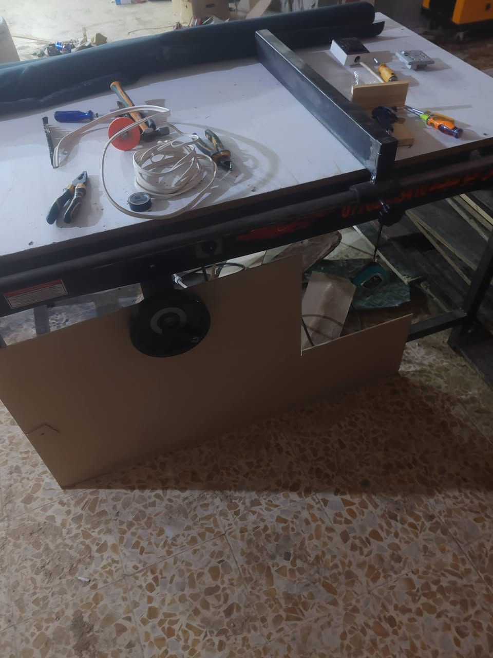 منشار صينية صناعي جديد مستخدم ٢٠ يوم للبيع نضافة ١٠٠ ب ١٠٠ سنكل كهرباء تجي تفحص على الكهرباء الوطني و السحب للاستفسار الاتصال على الرقم *********** الحسينية طريق الشعب سعر ٨٠٠ الف بي مجال

