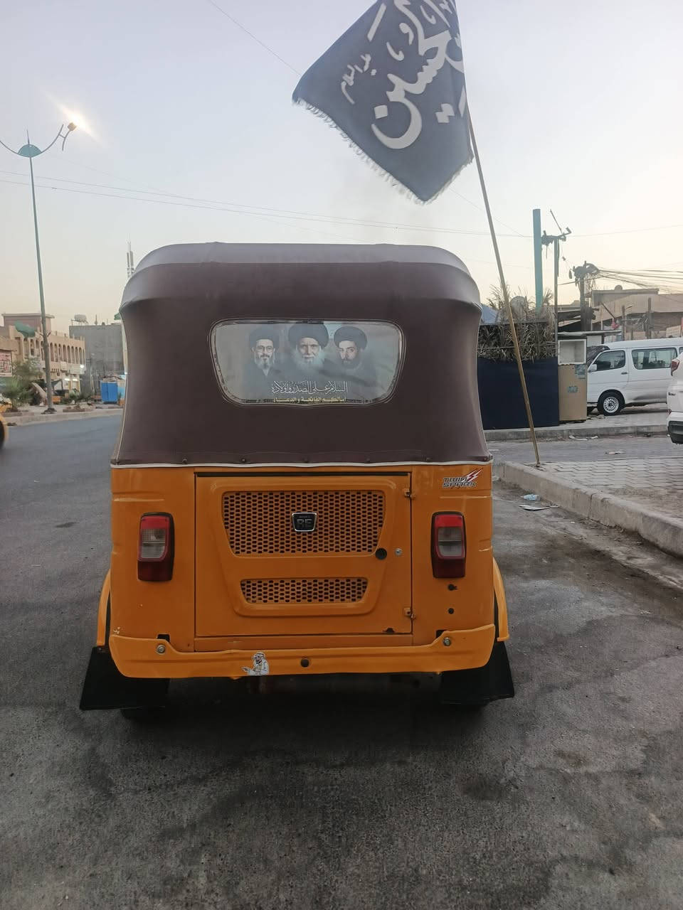 تكتك موديل 21 مرقم بس لوحات ما مستلم بس سنويه تحويل ثاني يوم مكينه خير من الله مكاني مدينه السعر  ب 7 ونص وبيها مجال للاستفسار ***********
