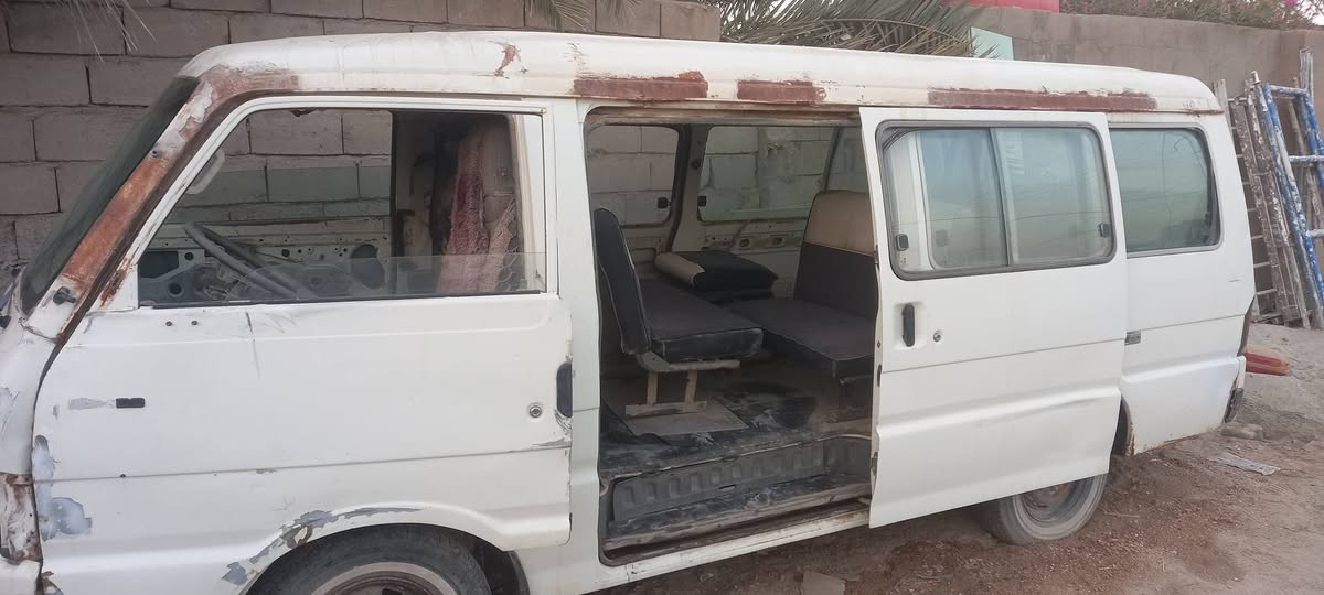 مازدا باص ١٤ راكب مديل ٩٣ محرك وحداديه جديد ضربه من البجم مصلحه بدون صبغ
السنويه منهيه من ٢٠٢٤
مكان السيارة السماوة
السعر ١٥ ورقه وبيها مجال بسيط 
***********
