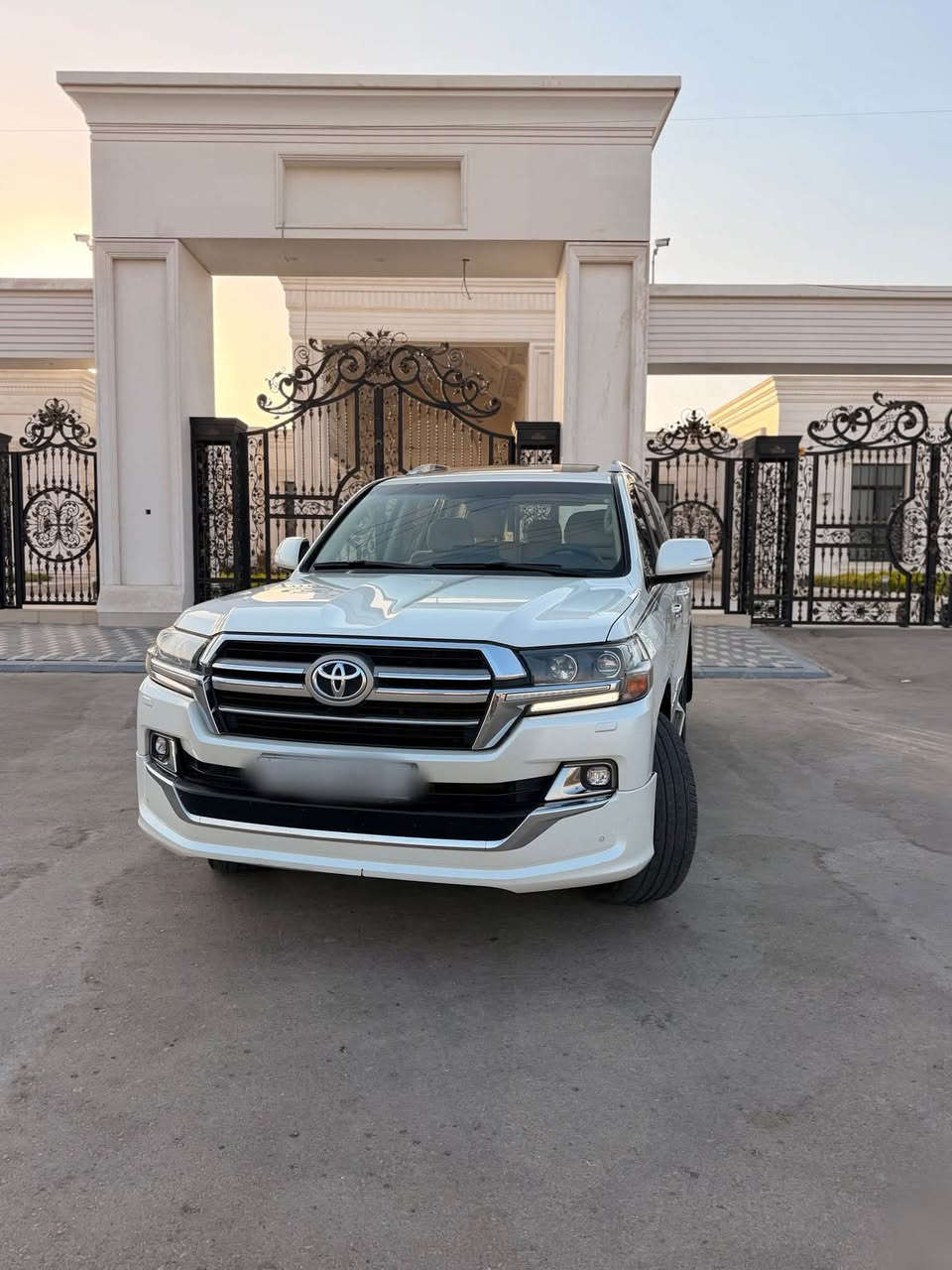 🚗 للبيع تويوتا لاندكروزر GXR V6 موديل 2019 – شركة SAS
ما شاء الله، السيارة نظيفة جدًا ومعتنى بيها ومحافظة من الداخل والخارج.

🔹 موديل 2019
🔹 الفئة GXR
🔹 محرك V6
🔹 شركة SAS
🔹 الممشى 153,000 كم
🔹 صندوق كهربائي
🔹تشغيل عن بعد
🔹زراكات
🔹5 بصمات
🔹عداد ليزري
🔹مري قلاب + شفط
🔹 دبل ماوس
🔹 فتحة سقف
🔹 شاشة
🔹 تشغيل بصمة
🔹 حساسات
🔹 تبريد أمامي وخلفي
🔹 جنوط وكالة
🔹 اللون أبيض – داخل بيج
🔹 داخلية نظيفة ومحافظة

🔍 السيارة مفحوصة سونار والتقرير موجود
✅ المحرك يعمل بشكل منتظم
✅ الكير يعمل بشكل منتظم
✅ المنظومة الكهربائية تعمل بشكل منتظم

✅ السيارة مكفولة من كلشي، والمشتري يفحص بالمكان اللي يريده، عدا بارد بالجامغ الأمامي من جهة السائق، وبارد بباب الصندوق السفلي، وبارد بسيط بالجامغ الخلفي من جهة الراكب، وجميع الملاحظات موضحة بالسونار بكل صراحة.

💰 السعر: 465 ورقة – قابل للتفاوض للشخص الجاد بالشراء

📍 الموقع: الصويرة

📞 ***********
📞 ***********
د. أحمد
