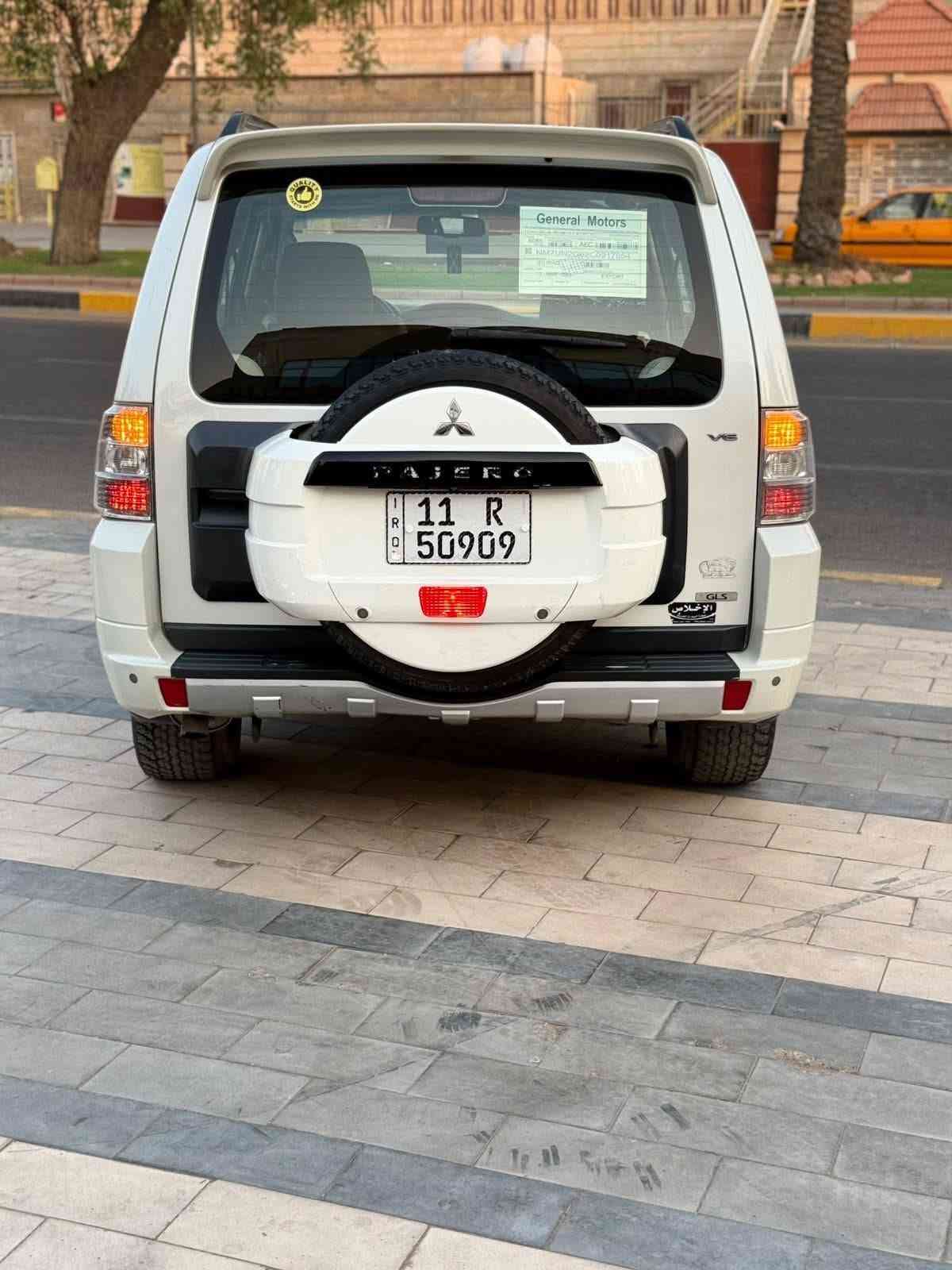 باجيرو 2013  حبتور فول مواصفات لون ابيض صدفي حجم المحرك 3500 رقم  بغداد دولي بدون حادث  سيارة  مكفوله كفاله عامه سياره كلين عله واضع الشركه معروفه خليجي السياره جديده مال جناي فورويل نضام دفلوك كشنات كهربائي اشارة بل مري شفط تحكم ستيرن مسجل بلادي اصليه فتحه تبريد ثلاث قطع حساسات خلفيه زاد ثلاجه تخم تاير كير مكينه حداديه خير من الله سياره جديده لوك محرك 6السعر145 اتصل وبيك خيروتدل ***********مكان السياره بغداد
