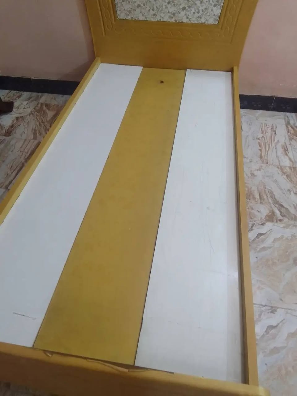 سرير نوم نفر واحد نظيف للبيع
السعر/ 40 الف 

العنوان/ بغداد  ابو غريب 
للإتصال/ ***********
