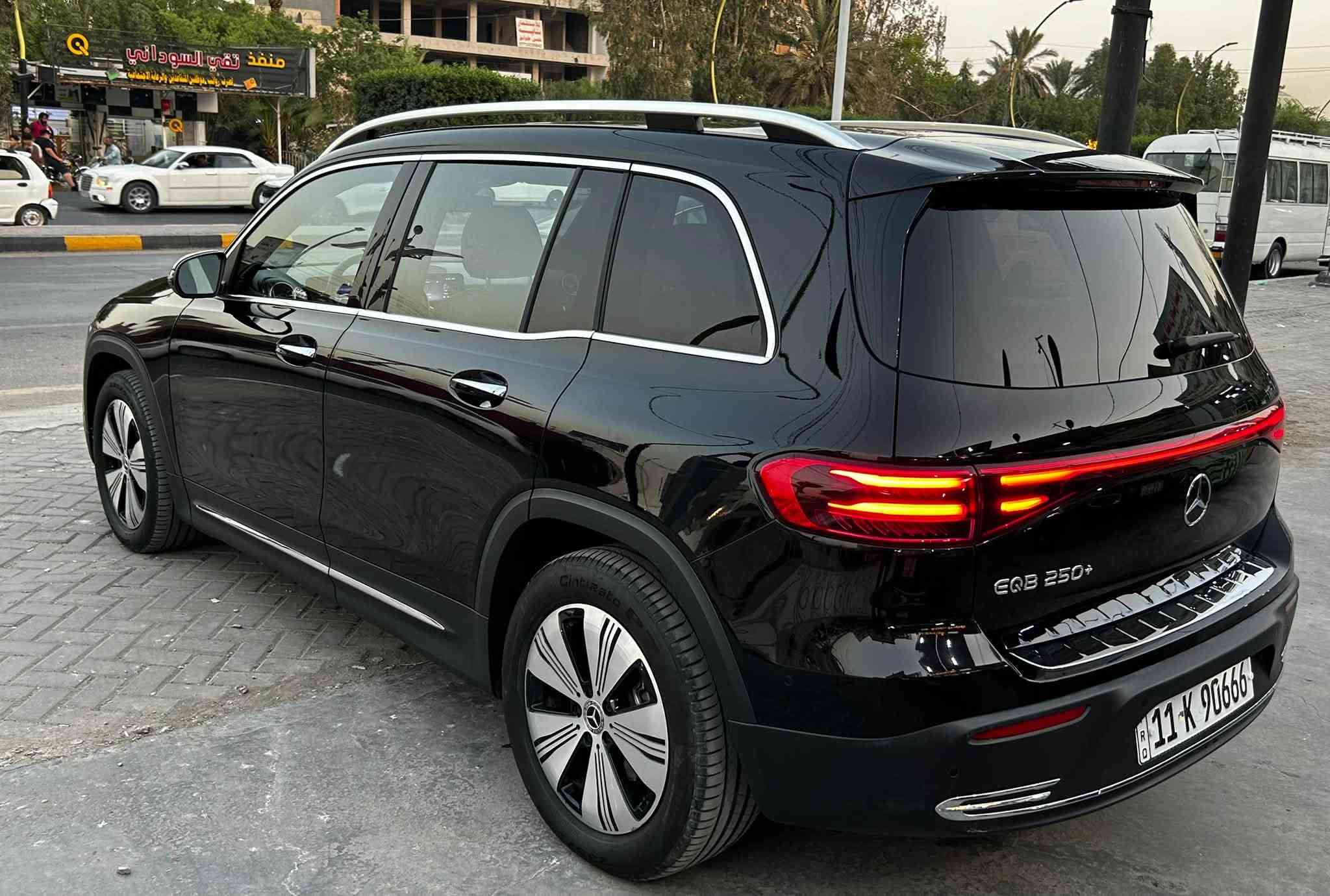 مرسيدس EQB 250 كهربائية موديل 2024 فول كامل
سعة البطارية 66.5 kWh نوع Lithium-ion
تمشي لغاية 520 كم بالشحنة الواحدة
ماشية 8,000 فقط وبحالة الوكالة

المواصفات: حساسات أمامية وخلفية وجانبية
ذاكرة كشنات
كشنات جلد
إضاءة داخلية متغيرة
رادار أمامي وخلفي
عدادات ديجيتال متغيرة
تحكم ماوس بالشاشة
4 وضعيات قيادة
قيادة ذاتية
تبريد قطعتين
مثبت سرعة
نقاط عمياء
مرايا شفط
إشارات بالمرايا
صندوق خلفي كهربائي
أوتو هولد
وباقي المواصفات المعروفة
الحادث دعامية أمامية فقط مع ضربة خفيفة بحافة البنيد أثناء النقل والصور مرفقة
تصلحت وانصبغت على كدها
بدون إيرباك وبدون شاصي ومكفولة
المكان بغداد حي القاهرة
السعر 270 $
للتواصل ***********

نص مكتوب في الصور:
- BIDCARS