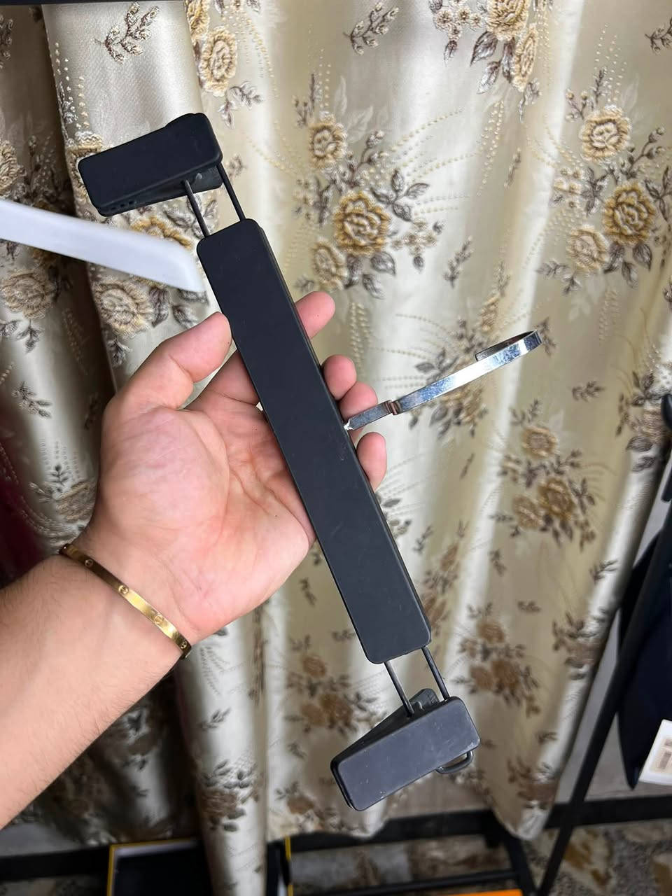 سلام عليكم عندي تعاليك كمية حلوه مستمعل نظيف كلش … اتفيد الي عنده محل وحاب ايظيف تعاليك

 تعلاكة سوده بلاستك عريض ٨٠ قطعة 
تعلاكة ابيض عريض بلاستك ٤٧ قطعة 
تعلاكة خشم بيض ١١٧ قطعة 
تعلاعكة خشب اسود ناعم ١١٤ 
تعلاكة خشب صاج ناعم ٢٠ قطعة 
تعلاكة قراصة ٥٤ قطعة مشكل 

الي اتفيده يتصل واتساب ***********
