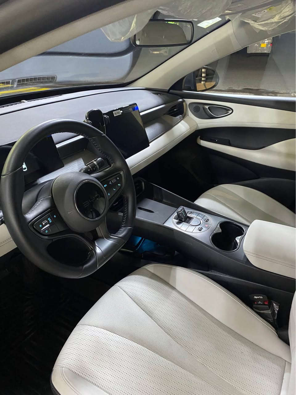 BYD sel 05
2025 
سه ياره كه زور خاوينه يه ك ده سته 
هيچى نيه / ته نها ١٢٠٠٠ رؤيشتووه
***********
*********** أربيل, العراق
