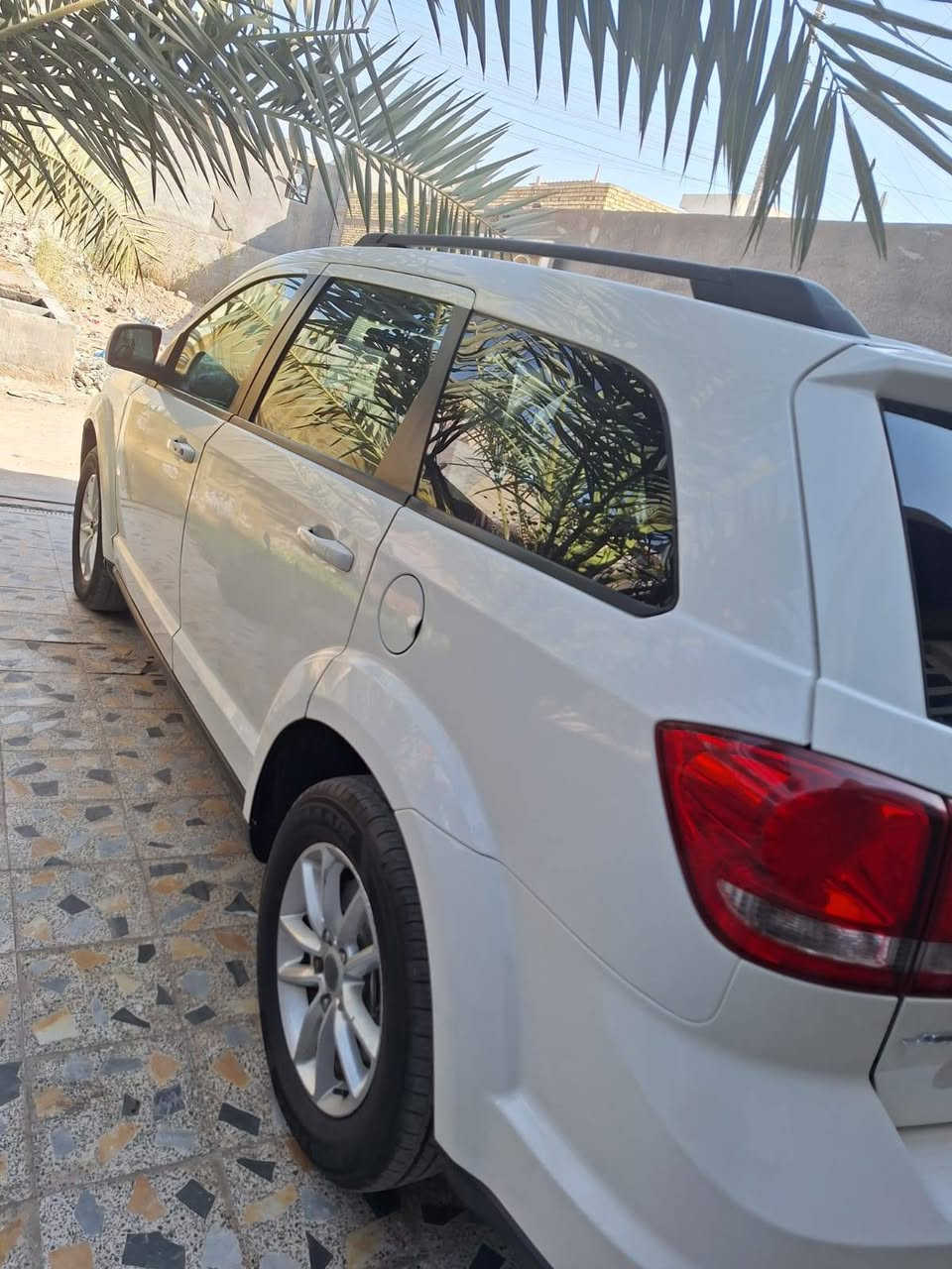 دوج جورني sxt ابيض موديل2015 
حادثها بسيط موضح بالصور
6 سلندر
بصمة ابواب
بصمة تشغيل
تحكم ستيرن جهتين
ويل كب كروم اصلي
مثبت سرعة
دبل كزوز
7 راكب
3 قطع تبريد
حساسات خلفية
 سنوية تنتهي 2029 
السعر 123 ورقة وبيها مجال بسيط
للأتصال عل الها‏تف ‪***********
