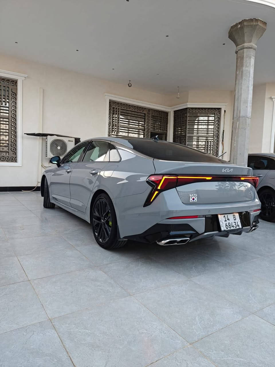 _🔥 للبيع K5 GT 2025 - لون سمنتي المميز 🔥_
كيا K5 GT موديل 2025 وارد امريكي

_التفاصيل:_

- اللون: سمنتي / الداخل مختم GT 

- الممشى: 14 الف ميل فقط

- المحرك: 2.5 تيربو - 293 حصان

- الحالة: تبديل بنيد فقط + شبر صبغ بداير الجاملغ الخلفي، بدون دواخل  - نظافة 99%

_المواصفات فل GT:_

بانوراما، شاشتين كبيرة، كاميرات 360، كراسي كهرباء تبريد وتدفئة، ميموري كراسي، رادار + نقطة عمياء + تحديد مسار، اوتو بارك، بصمة وتشغيل عن بعد...وبعد بيها مواصفات 

السيارة جاهزة ومابيها اي نقص، فحصك هو الحكم.

_السنوية:_

رقم شهداء باسم ولد صديقي، تاخذ وكالة عامة، تقريباً بعد سنة وشوية وتصير حرة تحويل.

_السعر: 215 ورقة وبيها مجال بسيط للشراي 

مكان السيارة: البصرة

للاستفسار اتصال او واتساب: ***********
