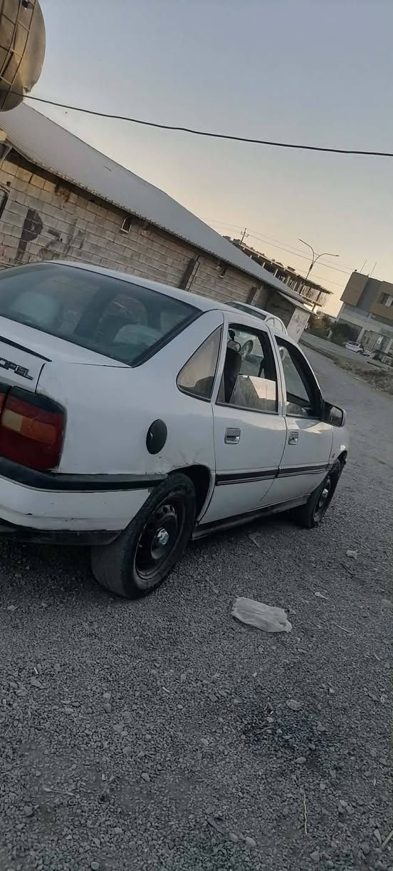ئۆپڵ ڤێکترا مۆدیل 1993 علوج مەکینە بیست 20 ی گێڕ تۆماتیک بەشەرتی گێڕ و مەکینە  کارەبایی کامل مەزبوت بی لیدران مووس و بڕاوە بەشەرت  ناوی زۆر خاوین ماوەتەوە گەرمی لایت فڵچە تەنزیل بەشەرت  .
سەوداش دەکەم لەسەر دڵ گرتن . 
ژ.م//*********** 
شوین// حاجیاوا ... ڕانیە
