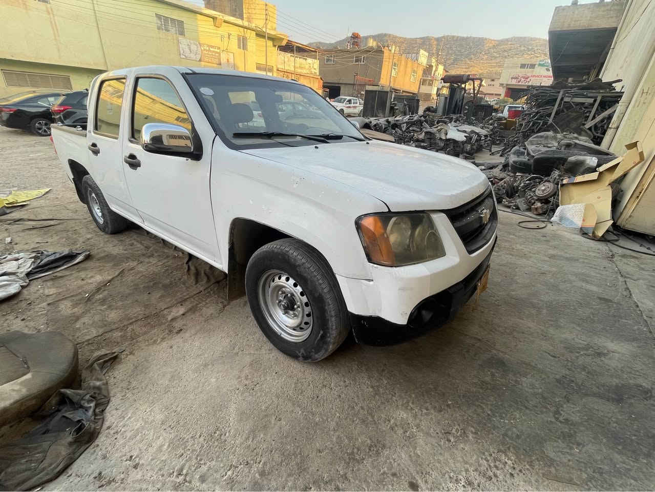 شوفرليت بيك اب 
للبيع فقط 
موديل ٢٠٠٨ 
گير عادى 
٤ سلندر 
تبريد 
بيها ٥ قطع صبغ بدون ضربة 
گير و محرك و تبريد بشرط
تحويل بشرط 
سنوية قديمة عليها ٧٠٠ دولار غرامات تنزل من سعر
سعر ٦٨$ و بيها مجال 
مكان دهوك 
للاستفسار: *********** دهوك, العراق
