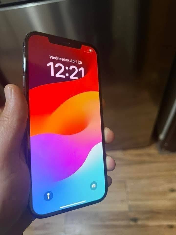 iPhone 12 pro max
ايفون12 برو ماكس جهاز نضيف جديد مبدل شاشه 
ذاكره 256 بطاريه72 سعر٢١٥
***********
