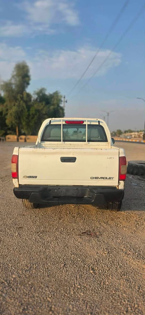سلام عليكم بيكم مال مزاد مديل 2005 مكنيه او كير بلادي 4️⃣ سياره جاهزه ما بيه صبغ مكفوله سعره 60 بيه مجال مكان ديالى خانقين رقم هاتف ***********
