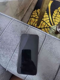 ١٣ برو ماكس جهاز نضيف امبدل بس شاشه البطاريه ٨١ الذاكره ٢٥٦ مكان السعر...