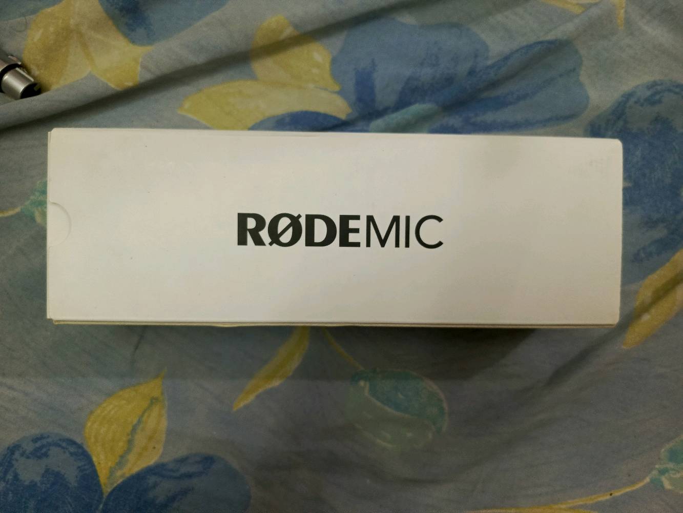 مايكروفون للبيع استخدام قليل جدا و في حالة جيدة جدا Rode NT 1 Signature