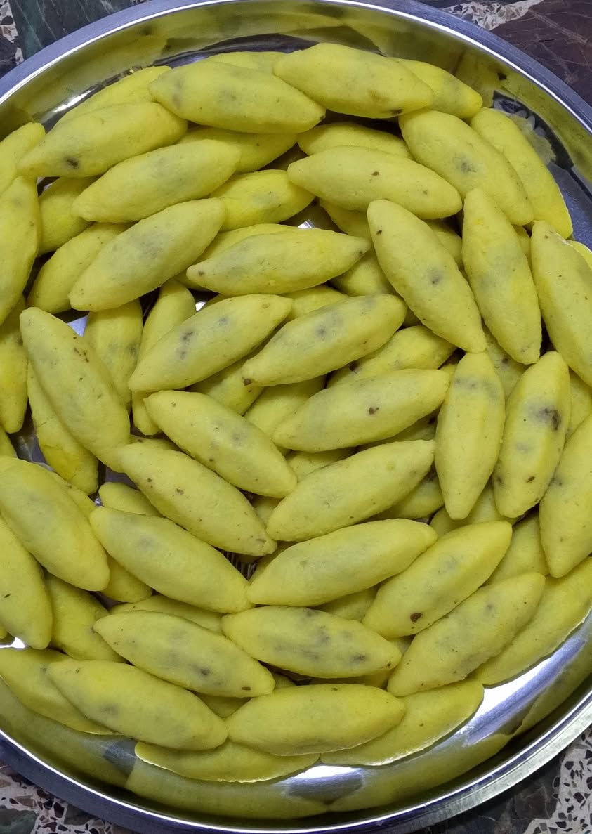 مرحبا اني اشتغل اسوي كبب يعني اللحم والمواد عليكم .. اللحم والتمن والجريش وطحين التمن والبطاطا .واني شغل ايدي 15 الف ولحم بعجين والطماطه والفلفل والمعجون والبصل عليه 
يعني كيلو كبه جريش الكيلو 15 
وكبه حلب الكيلو 15 الف 
كبه بوتيته جاب 15الف واما اذا عليه المواد ما عدا اللحم ب20
لحم بعجين الكيلو 20 الف 
مكاني حي الجامعه قرب جامع نجمه وقرب مدرسه الخندق 
***********
