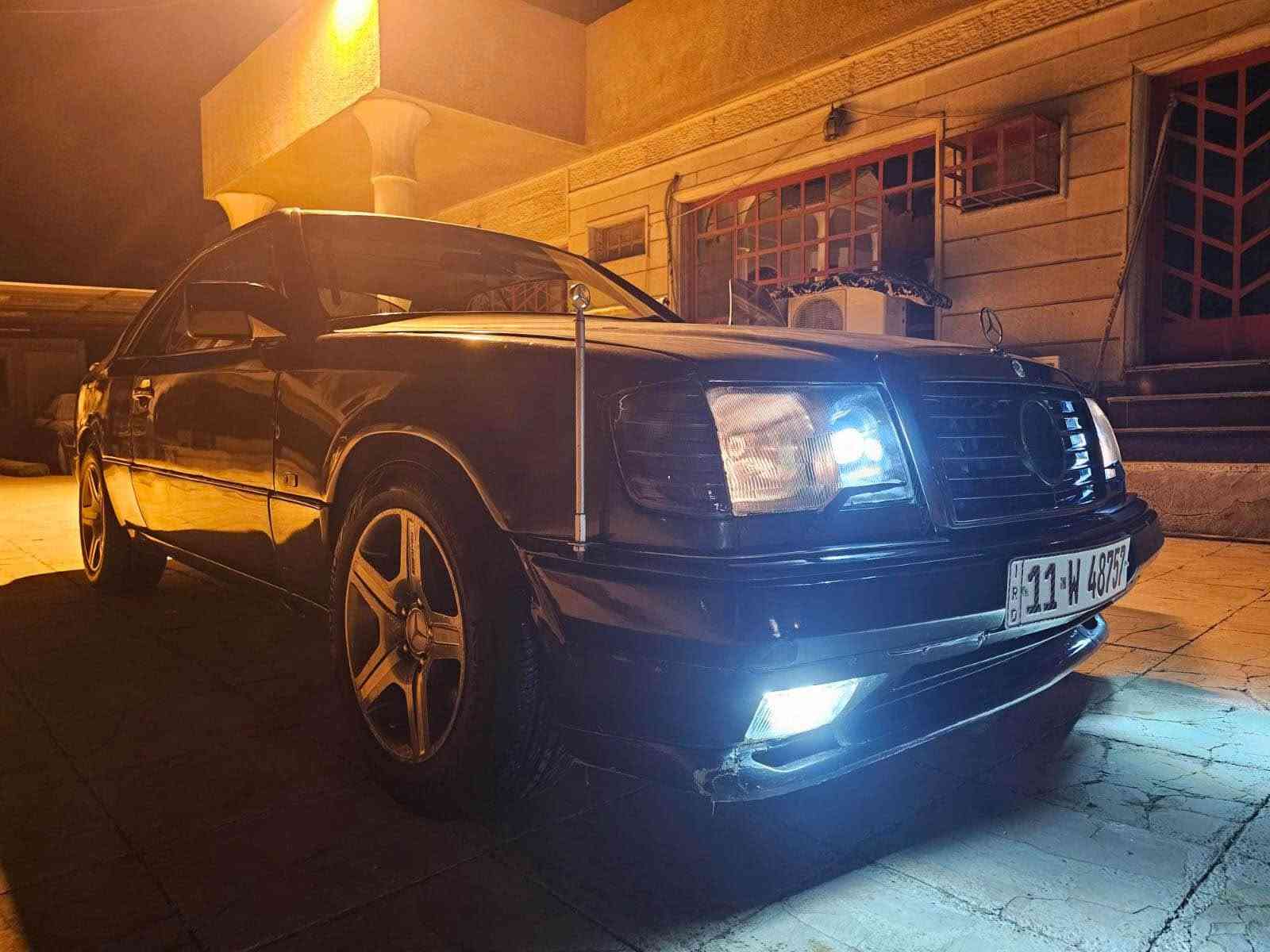 مارسدس كوبيه تك باب 

موديل ١٩٩٣

السياره كلشي شغال بيها 

كشنات جلد تحكم كهرباء

لايت زنون 

تبريد شغال 

فتحه بس ملغيه وماطورها شغال 

مكينه بلاديه   

السعر ٤٥ وبيها مجال للشراي 

مكاني البصره مناوي باشا 

رقم الهاتف :*********** البصرة, العراق
