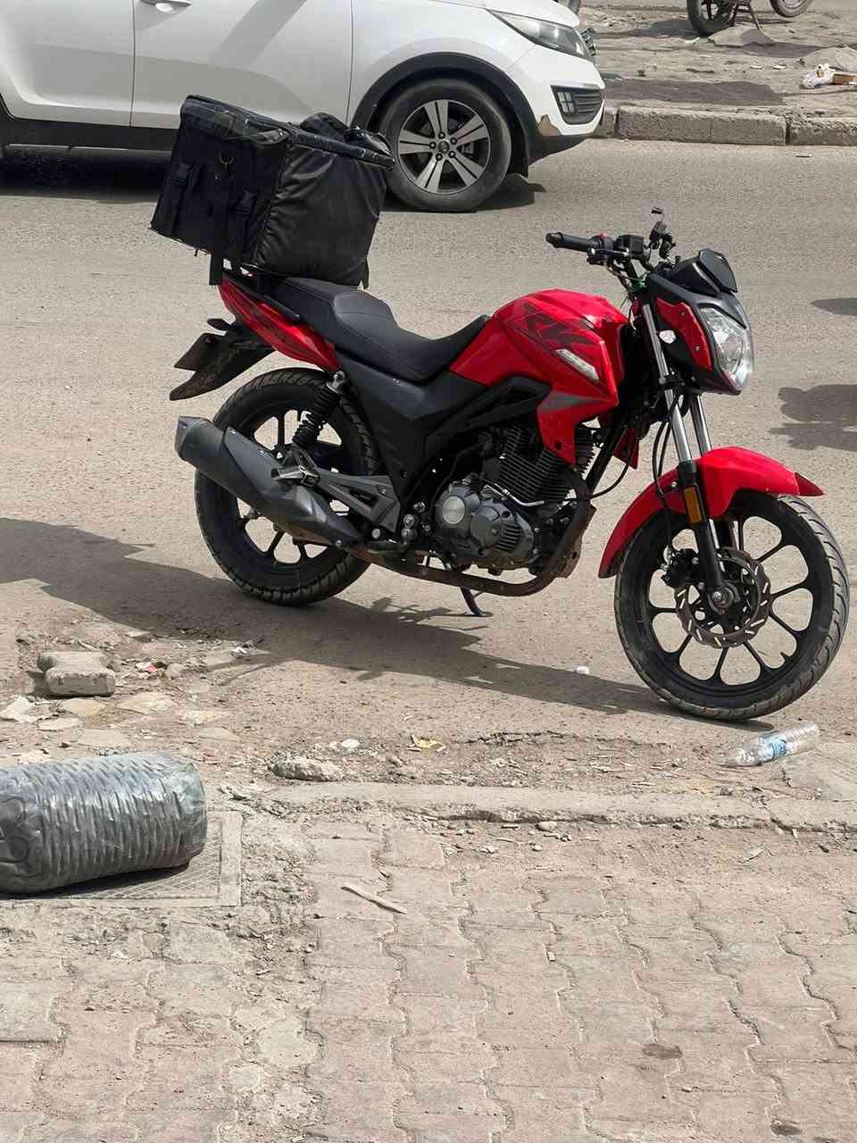 السلام عليكم عندي دراجه ار كي فول ومكفول على اخير برغي ممفتوح بيها دراجه ماشيه ٣٠ الف مكاني حي اور شعب *********** الشراي يتصل رجاء سعرها٢٥٠٠
