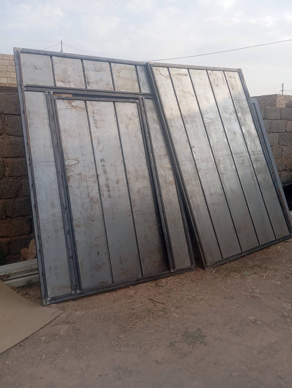 باب جديد للبيع
ارتفاع 250 عرض 325
                                                                  ***********
