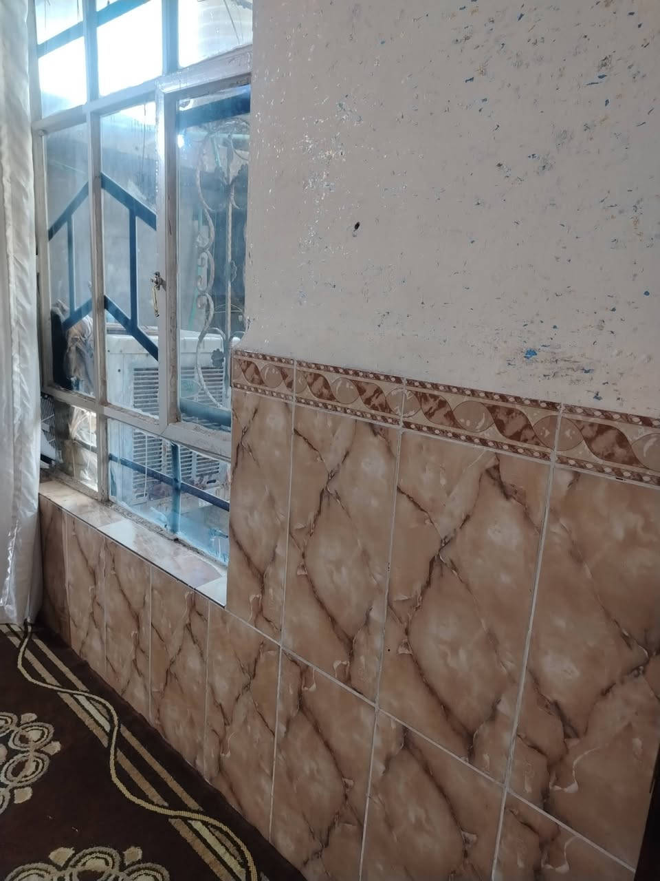 دار للبيع مساحه 240 كاطون الرحمه، قرب مدرسه الثقفي كامل قاط واحد غرفتين صاله مطبخ استقبال مي وكهرباء كامل رقم صاحب الدار ***********
