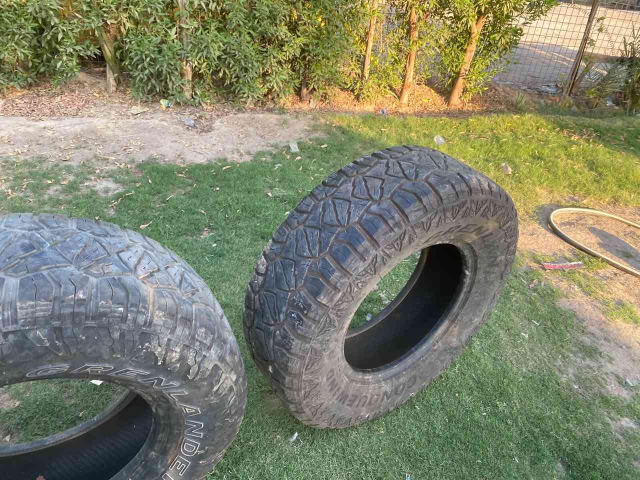 اثنين زوج تايرات جبليايت  نضيفات البيع سعر خاص رقم الهاتف ***********
