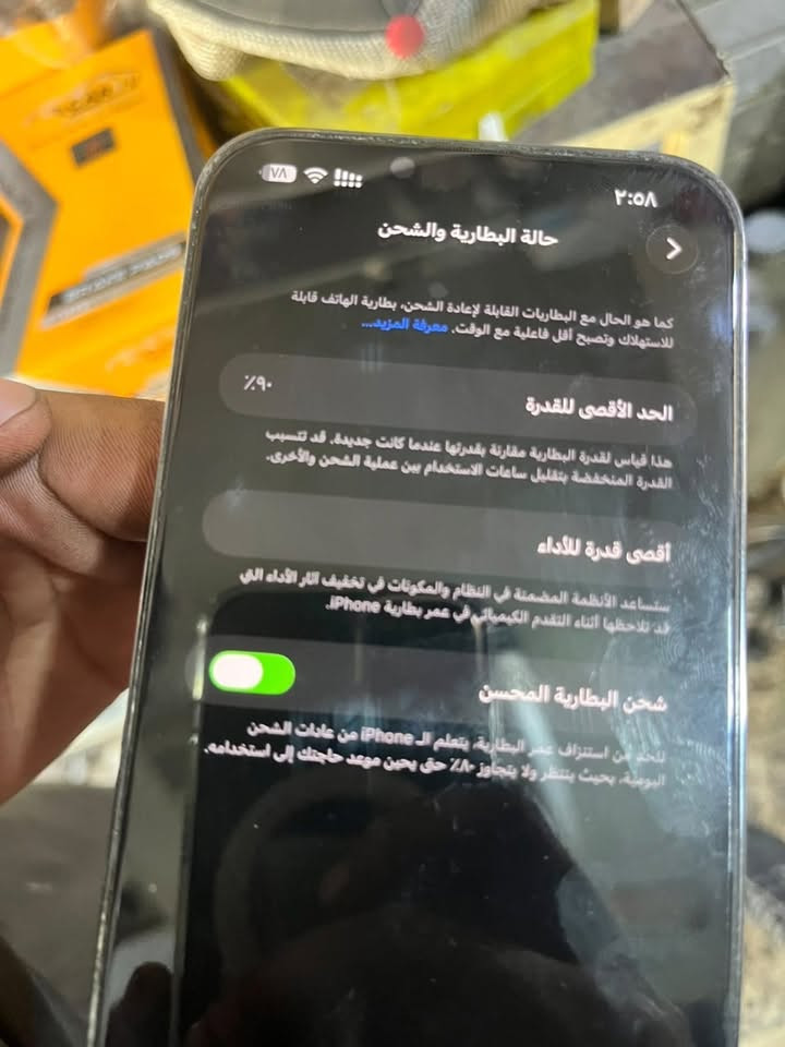 السلام عليكم جهاز ١٣ برو ماكس دبل شريحه
بطاريه ٩٠ جهاز ما مفتوح ع إيدي استخدام شخصي 
نضيف كلش سعره ٨٥٠ وبيه مجال بسيط ‭***********‬ مكاني بغداد المنصور

نص مكتوب في الصور:
- حالة البطارية والشحن كما هو الحال مع البطاريات القابلة لإعادة الشحن، بطارية الهاتف قابلة للاستهلاك وتصبح أقل فاعلية مع الوقت. معرفة المزيد... %٩٠ الحد الأقصى للقدرة هذا قياس لقدرة البطارية مقارنة بقدرتها عندما كانت جديدة. قد تتسبب القدرة المنخفضة بتقليل ساعات الاستخدام بين عملية الشحن والأخرى. أقصى قدرة للأداء ستساعد الأنظمة المضمنة في النظام والمكونات في تخفيف آثار الأداء التي قد تلاحظها أثناء التقدم الكيميائي في عمر بطارية iPhone. شحن البطارية المحسن للحد من استنزاف عمر البطارية، يتعلم الـ iPhone من عادات الشحن اليومية، بحيث ينتظر ولا يتجاوز ٨٠٪ حتي يحين موعد حاجتك إلى استخدامه.