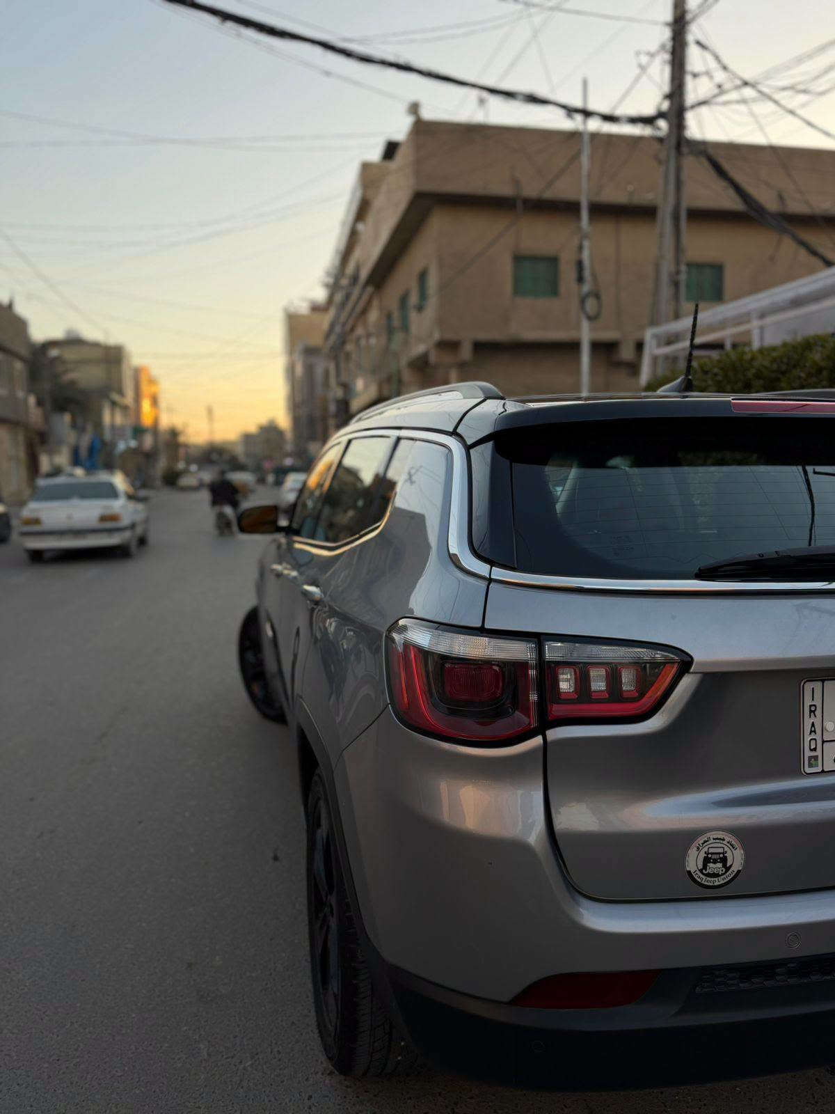جيب كومباس ليمتد موديل 18 تو كولر
فول مواصفات جنطة كهرباء جلد كشنات كهرباء هيترات شاشة كبيرة اشاير بالمري
بدون فتحة سقف
راديتر مي وتبريد شركة بجم كبس بلادي ضررها صبغ ربع بنيد وجاملغ وباب سيارة جديدة بمعنى كلمة رقم بغداد باسمي ماشية 50 مايل حدادية جديدة بطارية جديدة تايرات جديدة
مكانها بابل مسيب او كربلاء 
***********
السعر 108 بيها مجال بسيط
